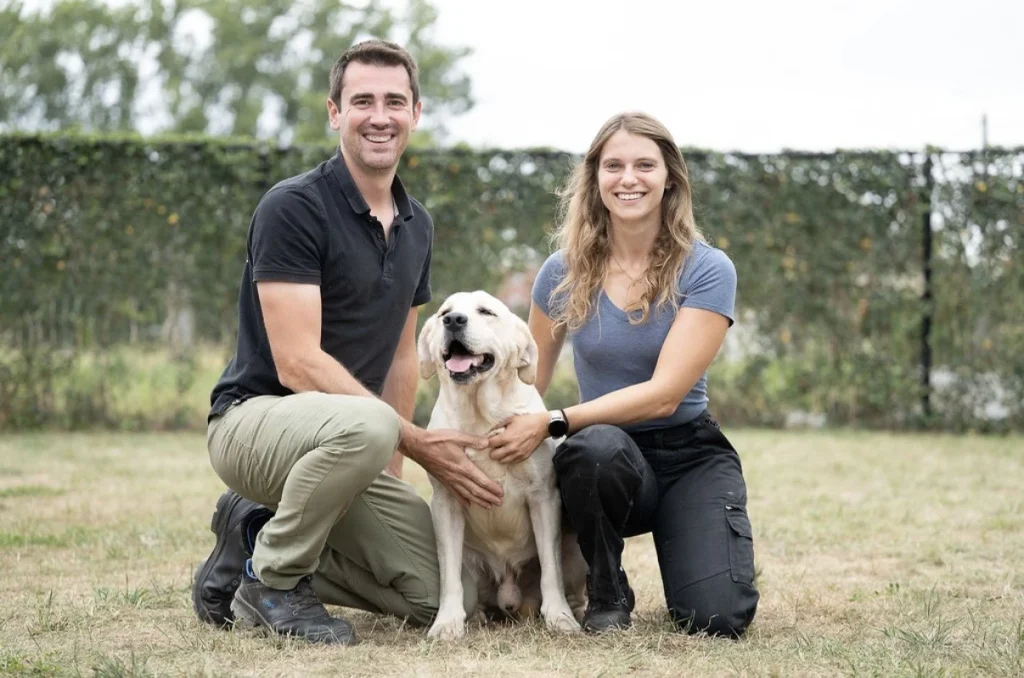 jens-en-davina-met-blonde-labrador